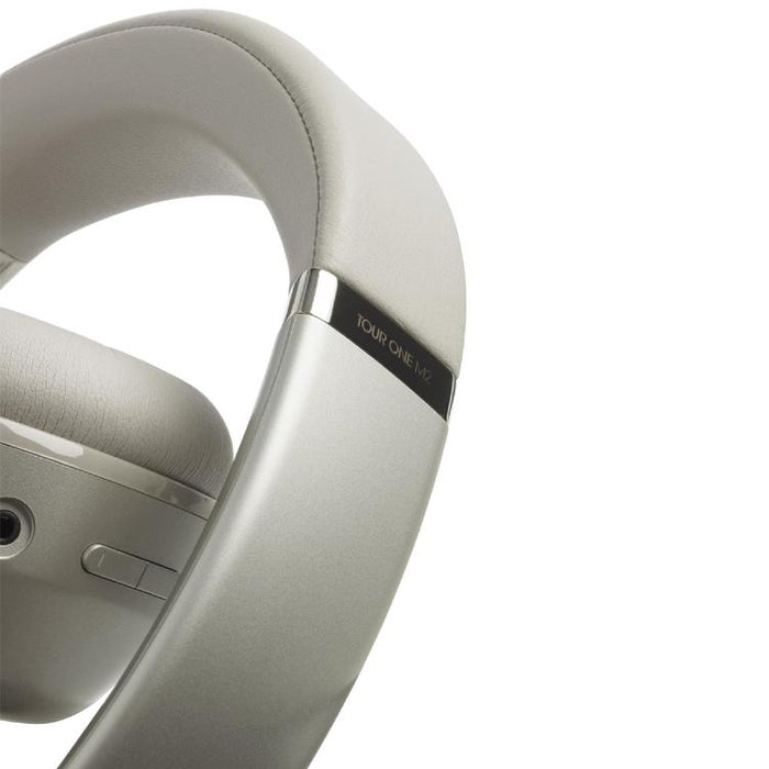 JBL Tour One M2 | Écouteurs circum-auriculaires - Sans fil - Bluetooth - Réduction de Bruit Adaptative - Champagne-Sonxplus Sorel